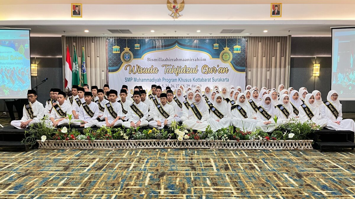 Membanggakan! 70 Siswa SMP Muhammadiyah PK Kottabarat Diwisuda Tahfiz Al-Qur’an