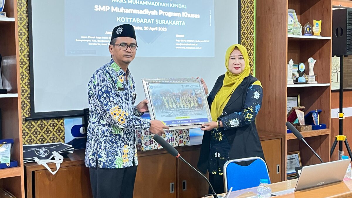 MKKS SMP Muhammadiyah Kendal Studi Tiru ke SMP Muhammadiyah PK Kottabarat Surakarta