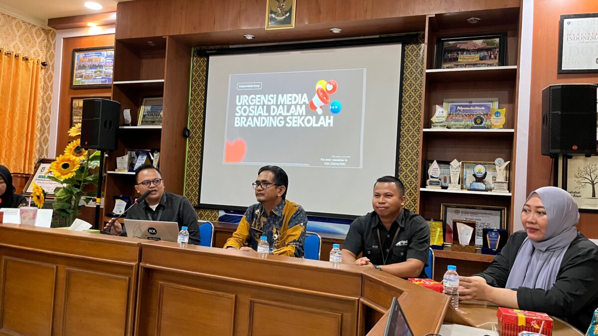 Persiapan Tahun Ajaran Baru, SMP Muhammadiyah PK Gelar Workshop Bahas Artificial Intelligence (AI) dan Media Sosial